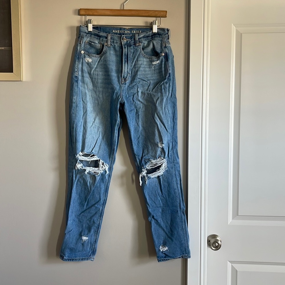 American Eagle distressed Mom Jean